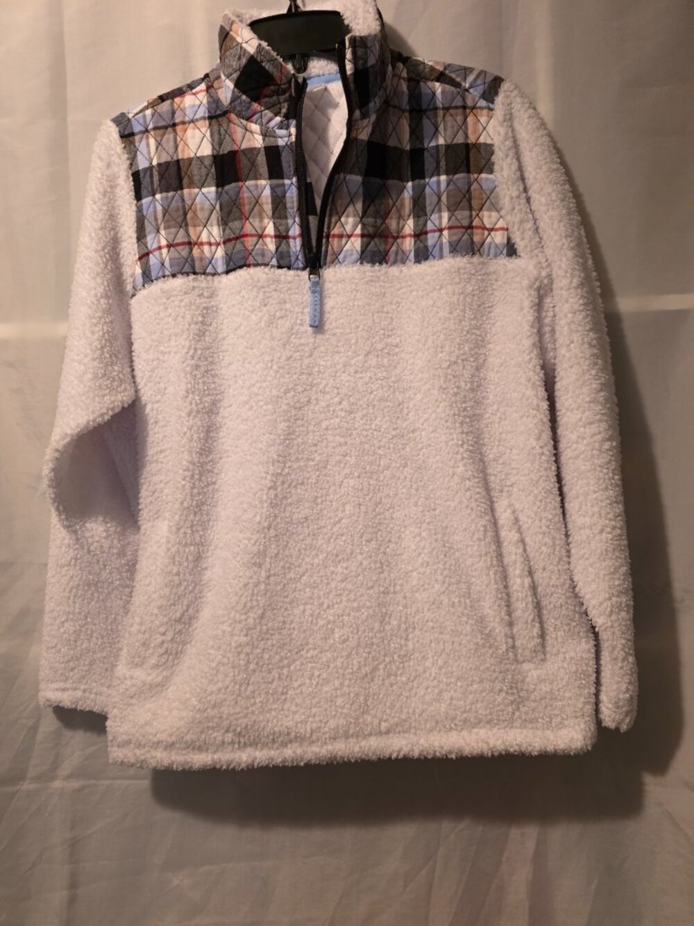 Women's Vera Bradley Pull Over, Size XL, White with multi-color plaid
